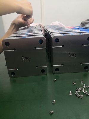 Freze Hızlı Değişim Fikstür Kelepçeleri Dört Delikli Sıfır Nokta CNC 1.6Kg