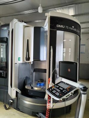 Yüksek hassasiyetli Kendini Merkeze Getiren Vise Ve 96 Serisi tarafından Çalışan 5 Eksenli CNC için 4 Delikli El Yapısı