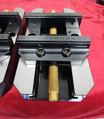 3 eksenli 4 eksenli 5 eksenli cnc işleme aletleri için çelik malzeme hassas kendinden merkezleme mengenesi