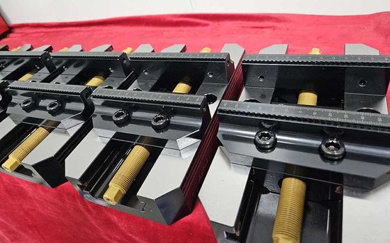 3 eksenli 4 eksenli 5 eksenli cnc işleme aletleri için çelik malzeme hassas kendinden merkezleme mengenesi